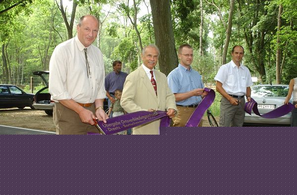 Foto: H.-W. Thormann (MAZ) - Strasseneinweihung Bild 2